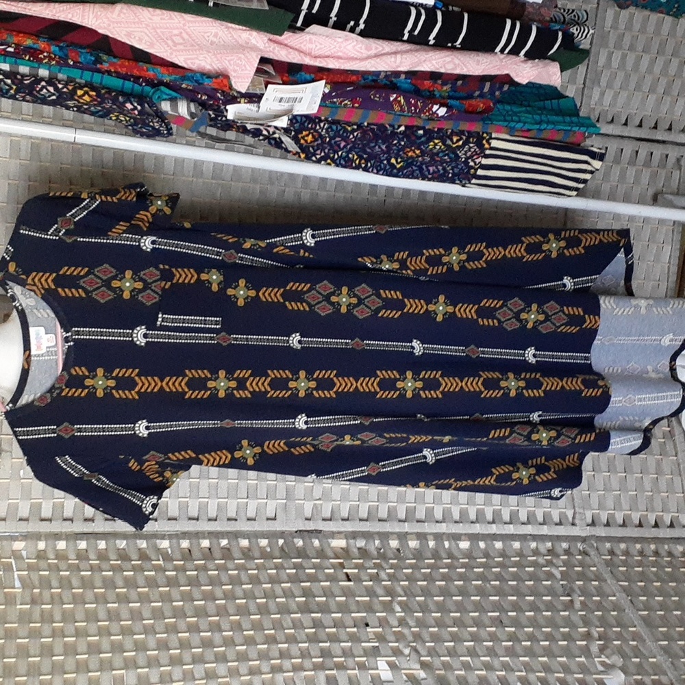 👉*LULAROE* "CARLY" DRESS- HIGH LOW- SIZE: XS